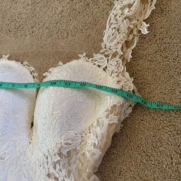 Sz 2 Wedding dress - Picture 11 of 16